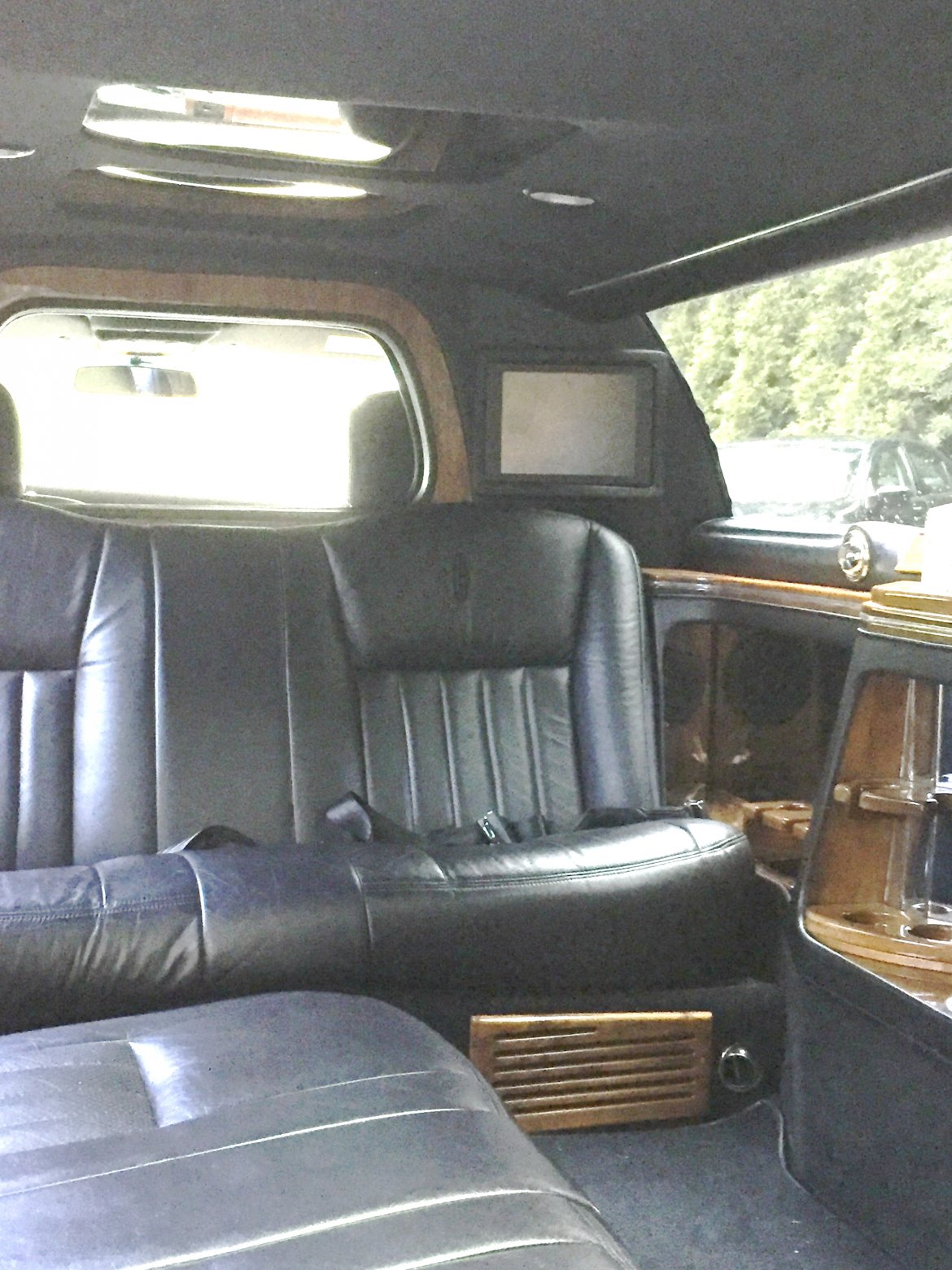 Limousine for Sale in Oaklyn, NJ - Photo 11