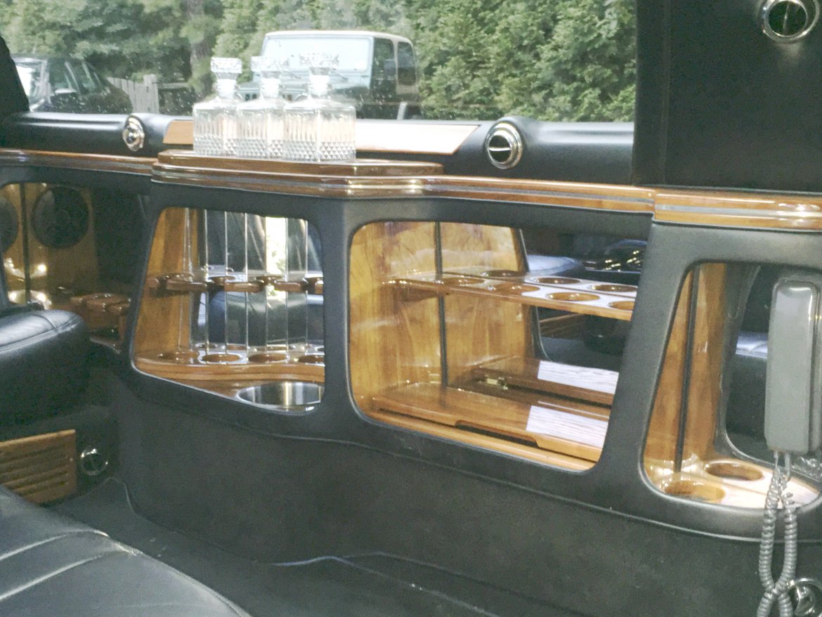 Limousine for Sale in Oaklyn, NJ - Photo 12