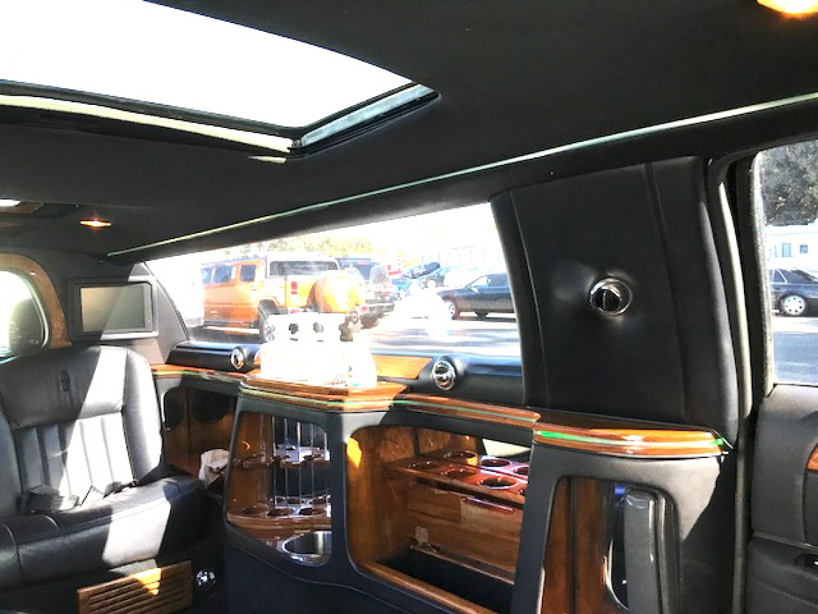 Limousine for Sale in Oaklyn, NJ - Photo 16