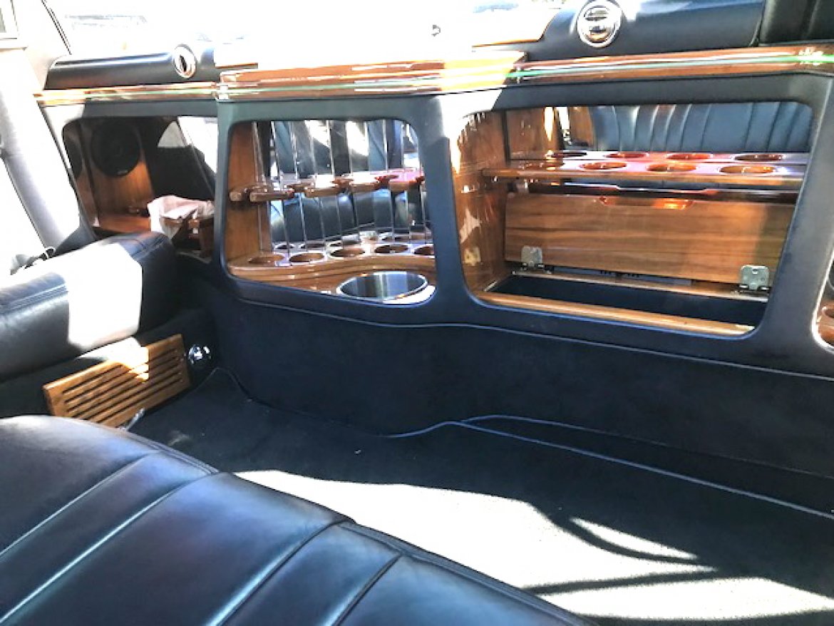 Limousine for Sale in Oaklyn, NJ - Photo 17