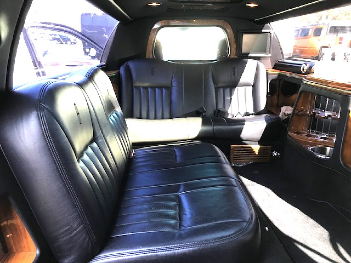 Limousine for Sale in Oaklyn, NJ - Photo 20