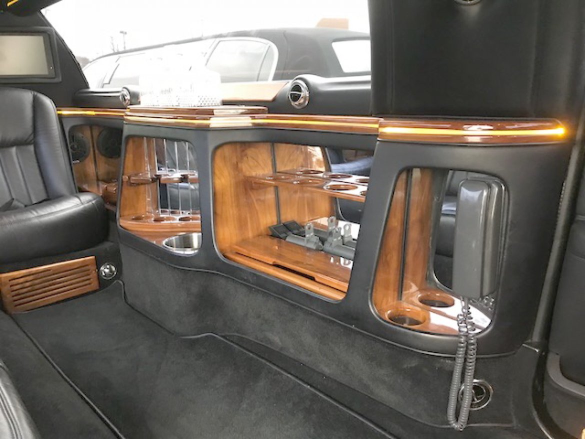 Limousine for Sale in Oaklyn, NJ - Photo 25