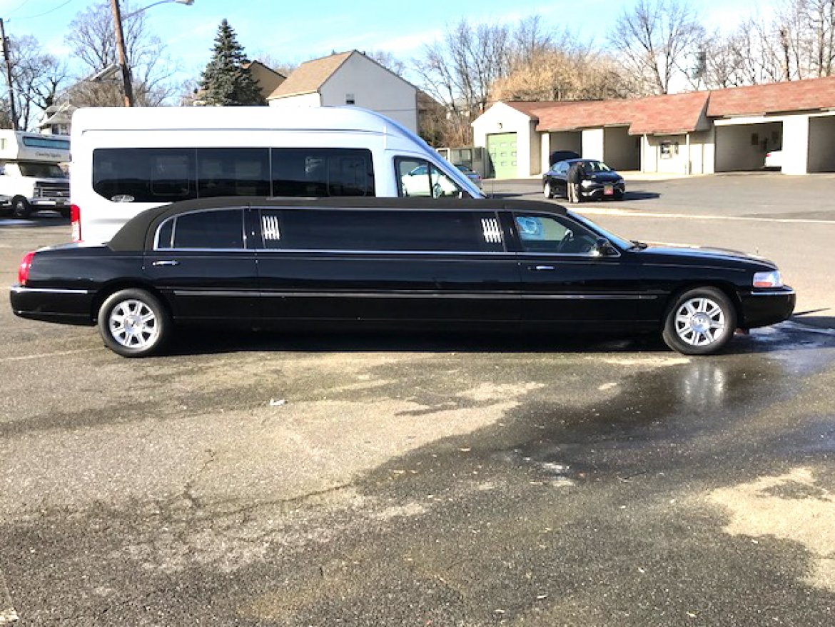 Limousine for Sale in Oaklyn, NJ - Photo 29