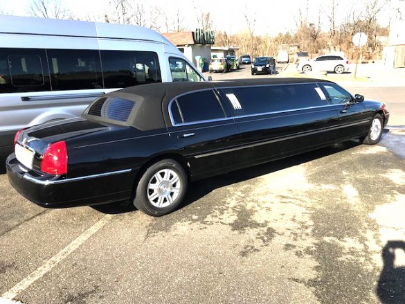 2006 Lincoln Town-Car Limousine for Sale in Oaklyn, NJ - Main Photo