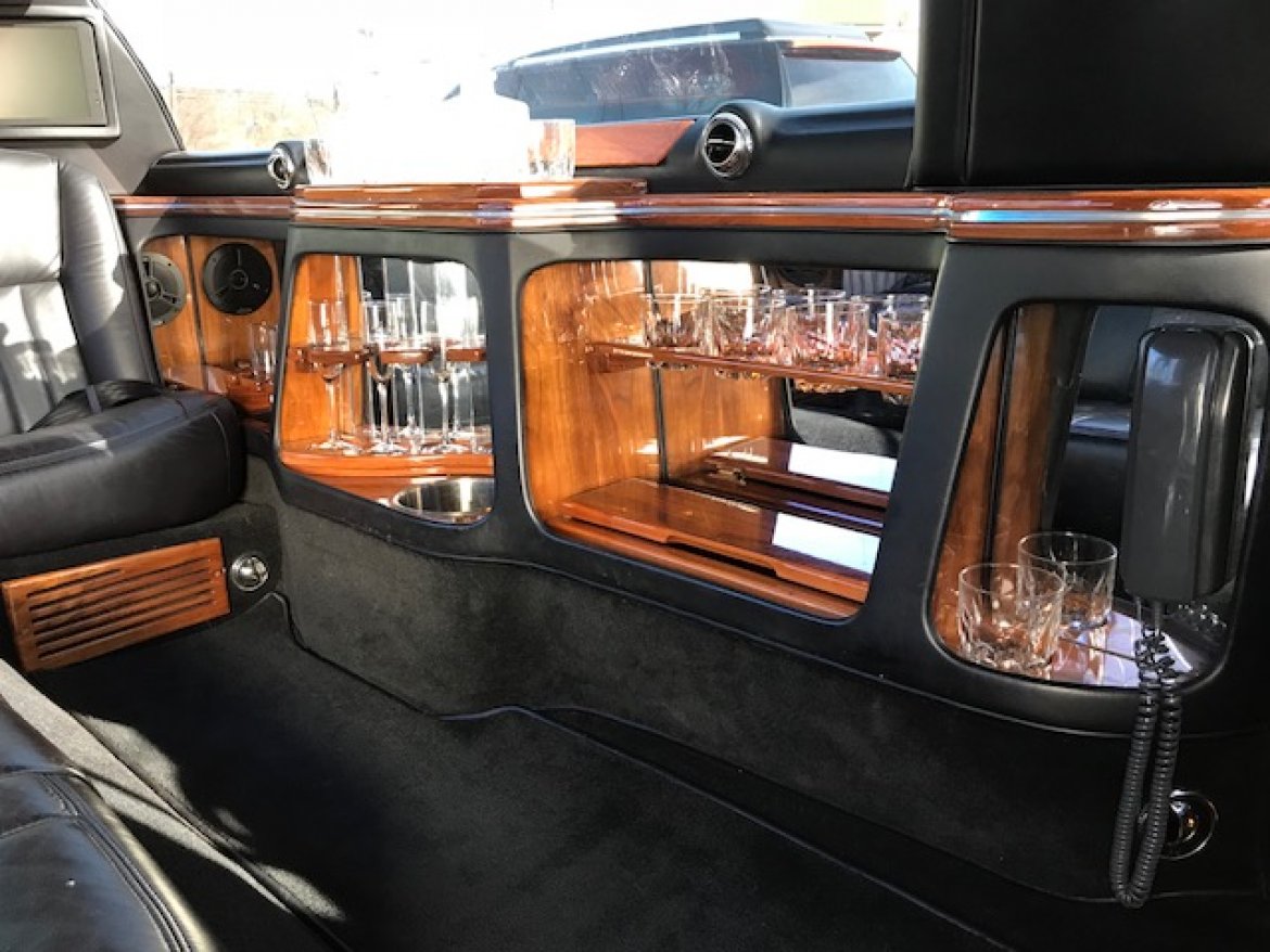 Limousine for Sale in Oaklyn, NJ - Photo 14