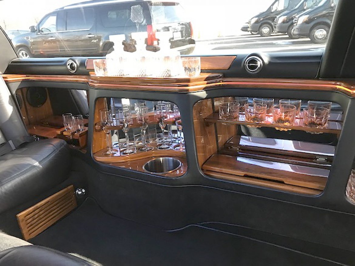 Limousine for Sale in Oaklyn, NJ - Photo 3