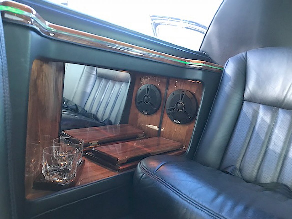 Limousine for Sale in Oaklyn, NJ - Photo 4