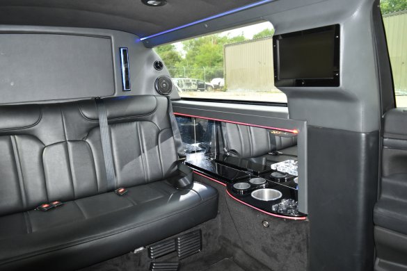 2014 Lincoln MKT 70 Limousine for Sale in Haverhill, MA - Photo 2