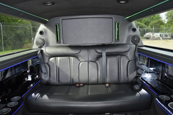 2014 Lincoln MKT 70 Limousine for Sale in Haverhill, MA - Photo 3