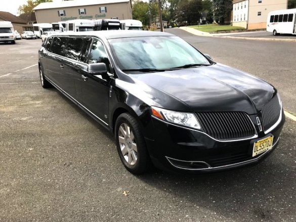 2014 Lincoln MKT Limousine for Sale in Oaklyn, NJ - Photo 2