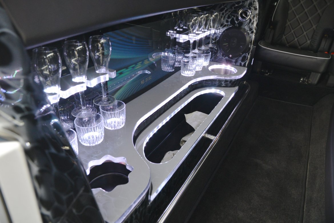 Limousine for Sale in Oaklyn, NJ - Photo 9