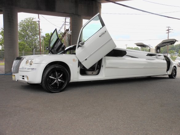 2009 Chrysler 300 Limousine for Sale in Hilside, NJ - Photo 3