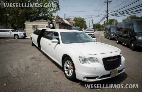 2016 Chrysler 300 Limousine for Sale in Hazlet, NJ - Photo 2