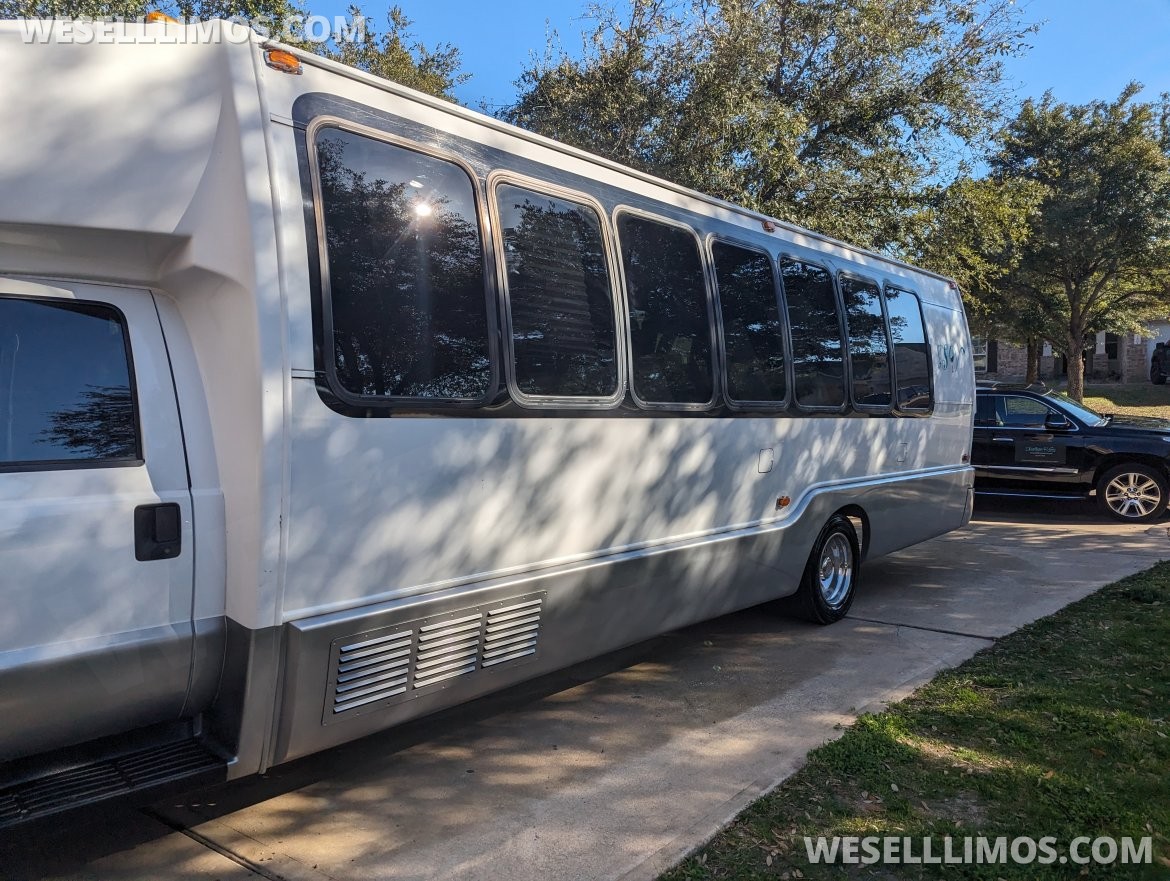 Limo Bus for Sale in Kyle, TX - Photo 2