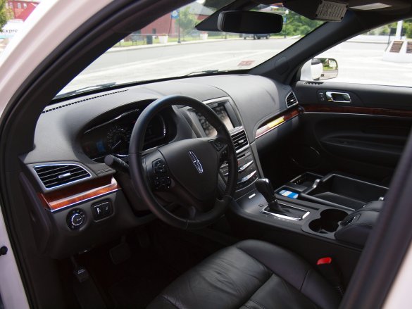 2013 Lincoln MKT limousine Limousine for Sale in Fall River, MA - Photo 2