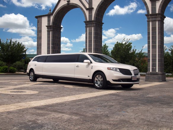 2013 Lincoln MKT limousine Limousine for Sale in Fall River, MA - Main Photo