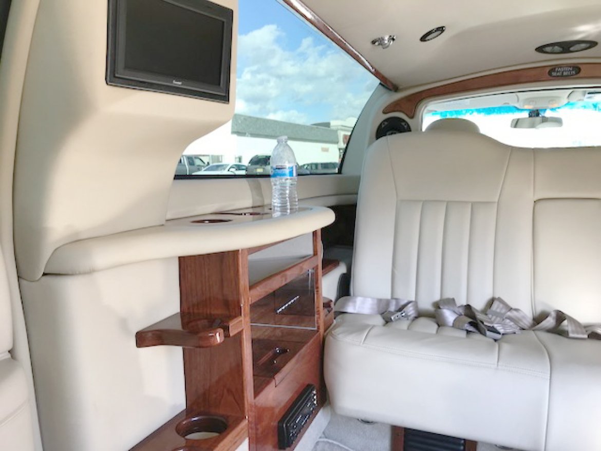 Limousine for Sale in Oaklyn, NJ - Photo 16