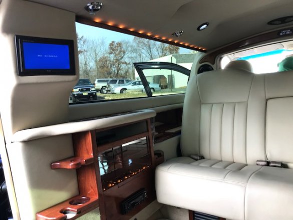 2007 Lincoln Town-Car Limousine for Sale in Oaklyn, NJ - Photo 3