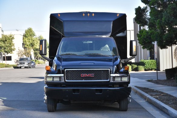 2007 GMC 5500 Limo Bus for Sale in Fontana, CA - Photo 3