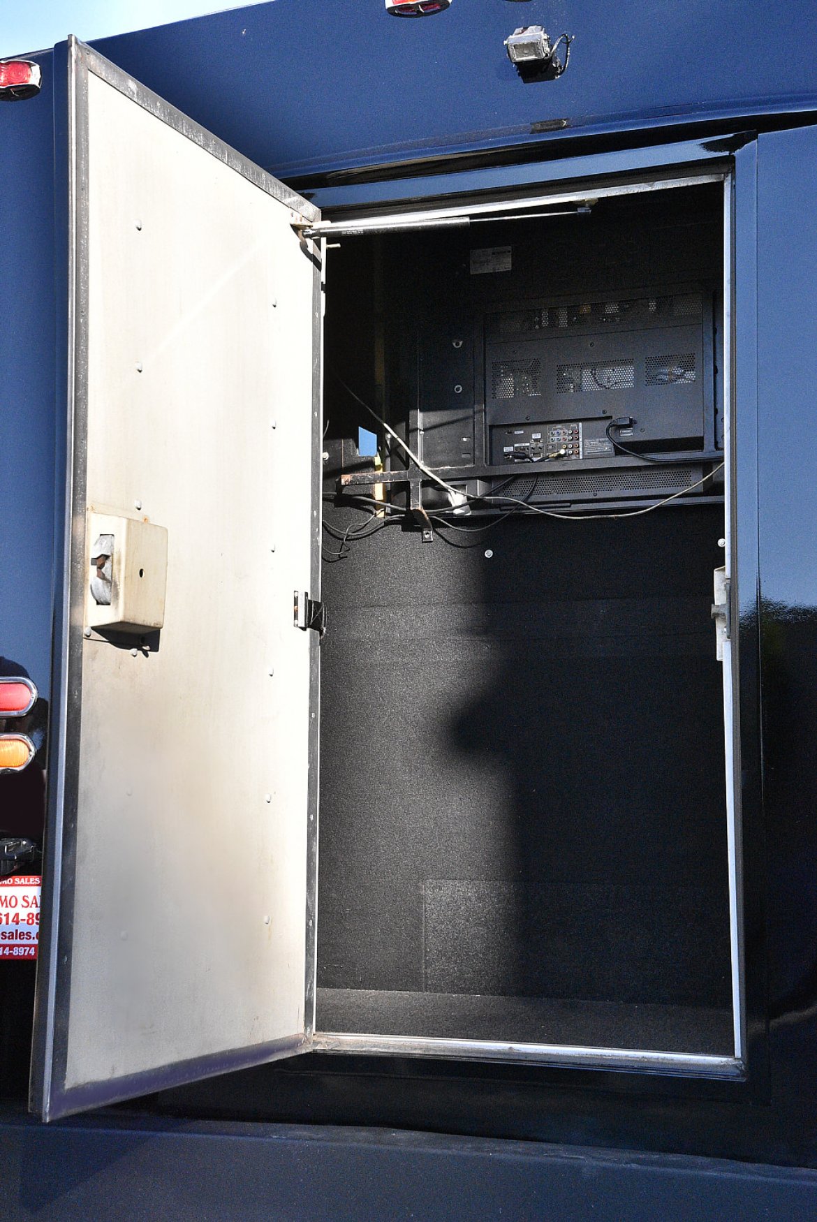 Limo Bus for Sale in Fontana, CA - Photo 9