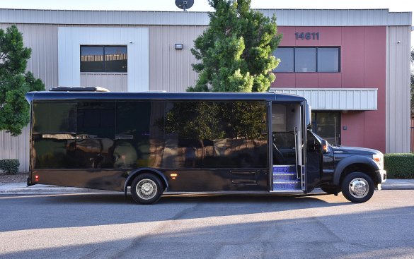 2014 Ford F-550 Limo Bus for Sale in Fontana, CA - Photo 2
