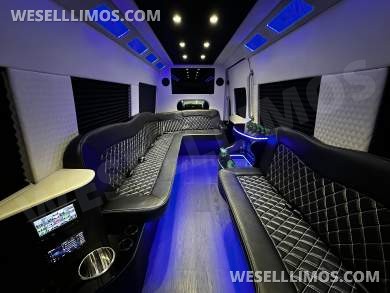 2022 Mercedes-Benz 3500 Sprinter Limousine - Sprinter for Sale in Carson, CA - Photo 22