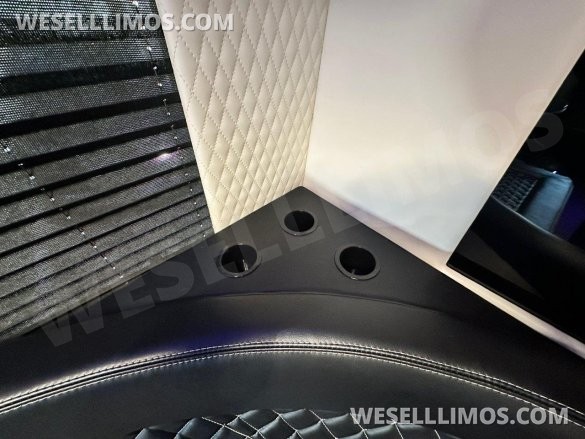 2022 Mercedes-Benz 3500 Sprinter Limousine Sprinter for Sale in Carson, CA - Photo 2