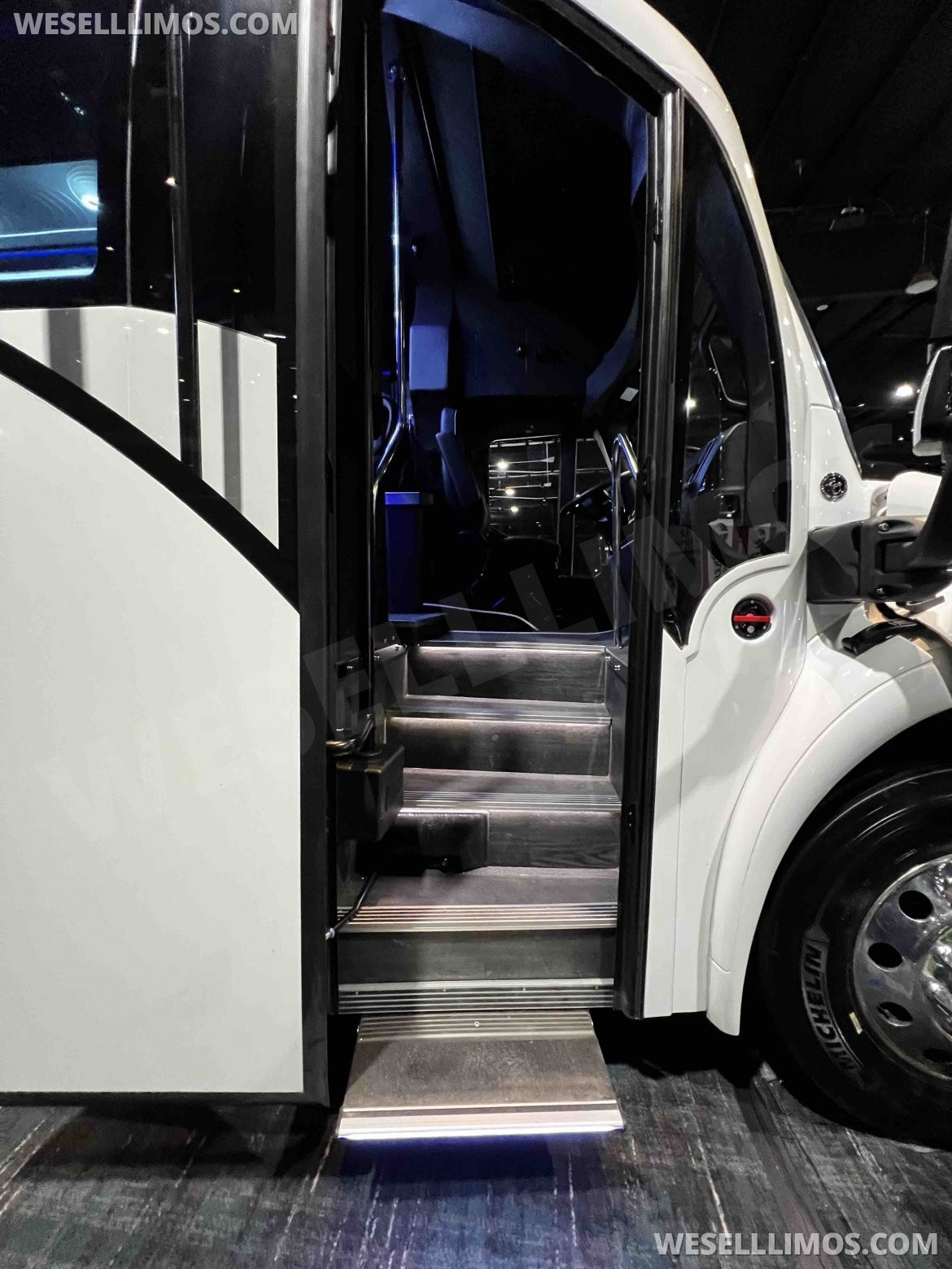 Executive Shuttle for Sale in Springfield, MO - Photo 14