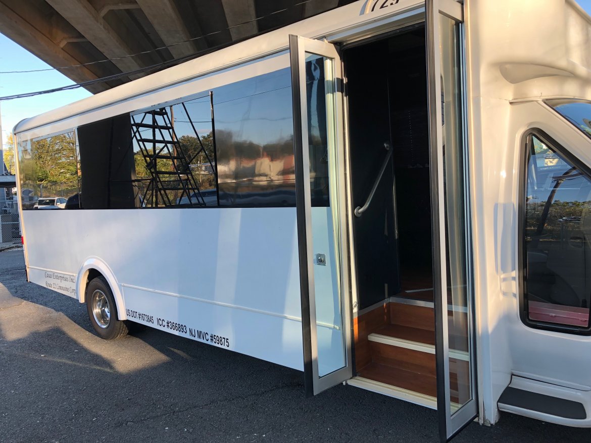 Limo Bus for Sale in Hillside, NJ - Photo 5