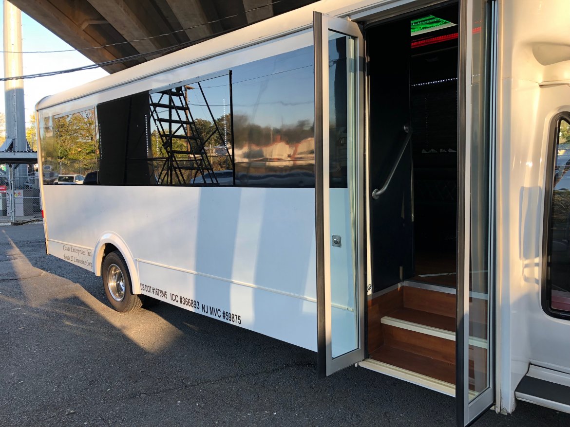 Limo Bus for Sale in Hillside, NJ - Photo 8