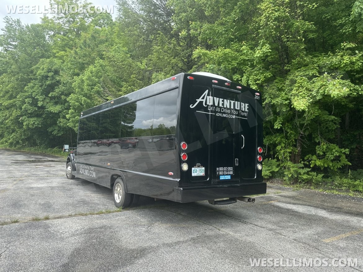 Limo Bus for Sale in Swanzey, NH - Photo 5