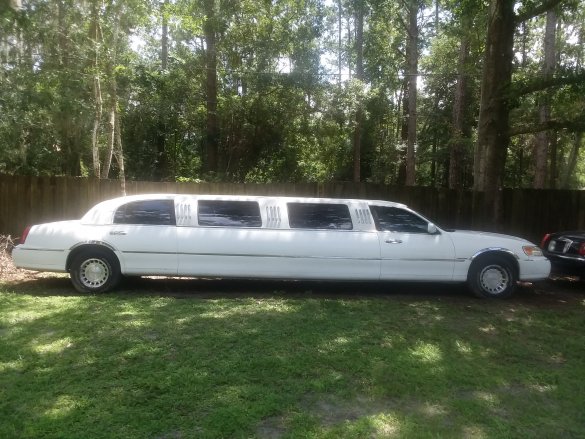 2000 Lincoln Towncar Limousine for Sale in Jax, FL - Main Photo