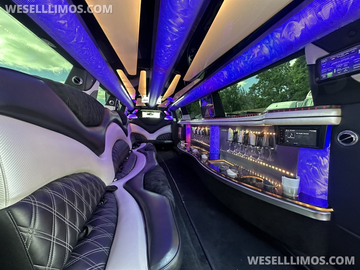 Limousine for Sale in Morganville, NJ - Photo 4
