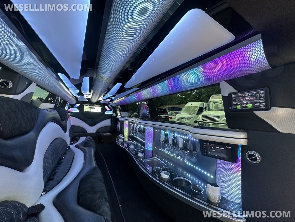 Limousine for Sale in Morganville, NJ - Photo 8