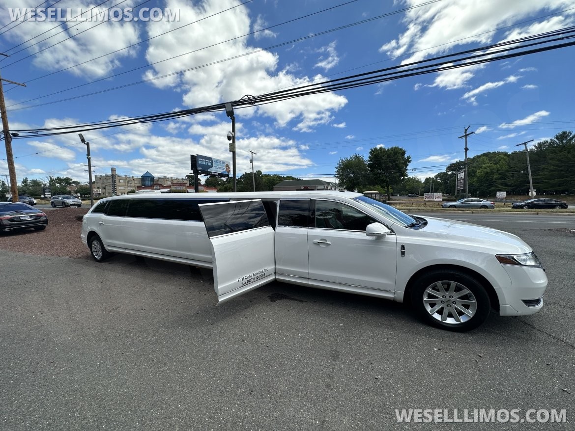 Limousine for Sale in Morganville, NJ - Photo 3