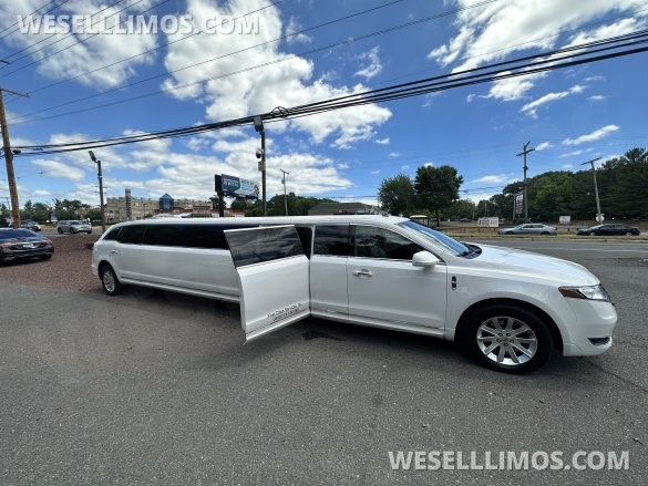 2019 Lincoln MKT 180 Limousine for Sale in Morganville, NJ - Photo 3