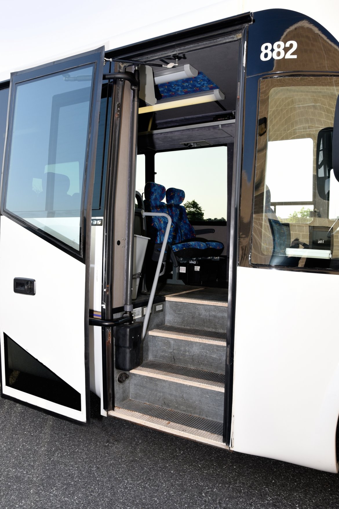Motorcoach for Sale in Harrisburg, PA - Photo 5