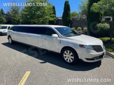 2013 Lincoln MKT Limousine for Sale in Livingston, NJ