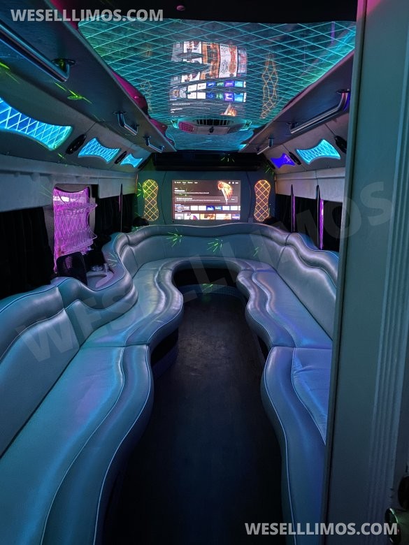 2003 Ford E-550 Limo Bus for Sale in Lafayette, LA - Main Photo