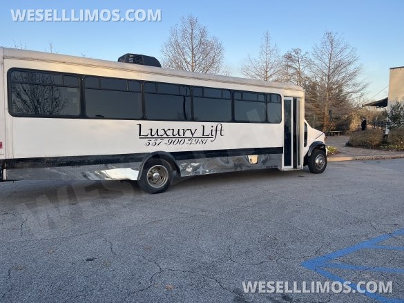2003 Ford E-550 Limo Bus for Sale in Lafayette, LA - Photo 2