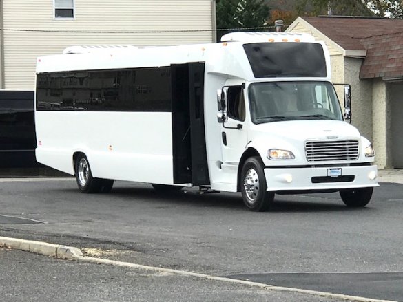 2018 Freightliner M2 Shuttle Bus for Sale in Oaklyn, NJ - Photo 3
