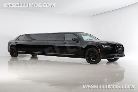 2022 Chrysler 300 140" 5th Door Limousine for Sale in Anaheim, CA - Photo 3