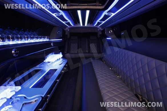 2022 Chrysler 300 140" 5th Door Limousine for Sale in Anaheim, CA - Photo 2