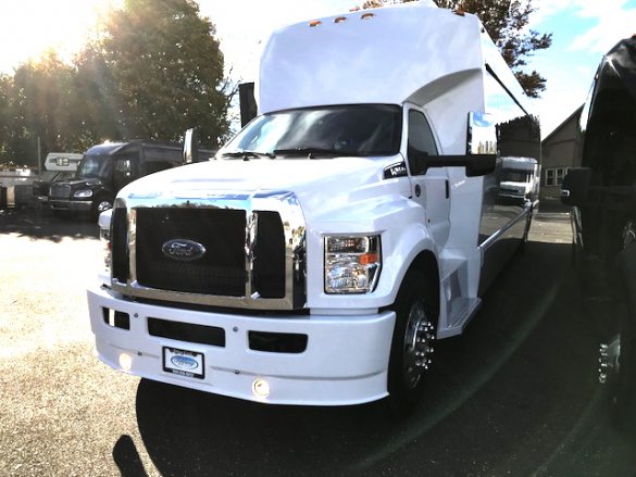 2018 Ford F-650 Limo Bus for Sale in Oaklyn, NJ - Photo 3
