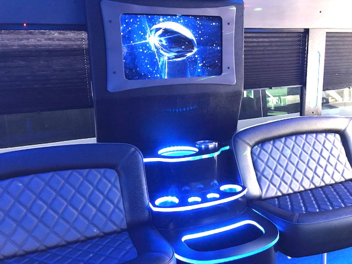 Limo Bus for Sale in Oaklyn, NJ - Photo 14
