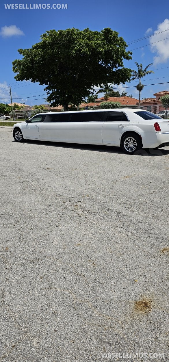 2016 Chrysler 300 Limousine for Sale in Pompano, FL - Photo 2