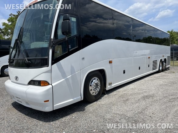 2008 MCI J 4500 Motorcoach for Sale in Pasadena, MD - Photo 2