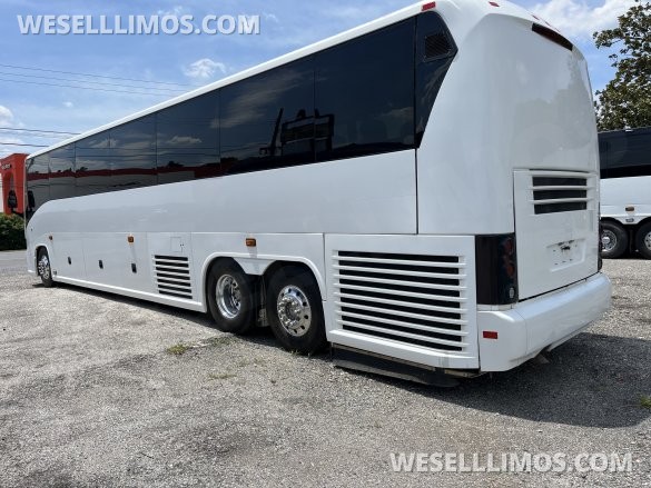 2008 MCI J 4500 Motorcoach for Sale in Pasadena, MD - Photo 3
