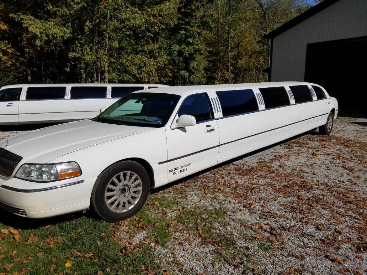 Limousine for Sale in Tiffn, OH - Main Photo