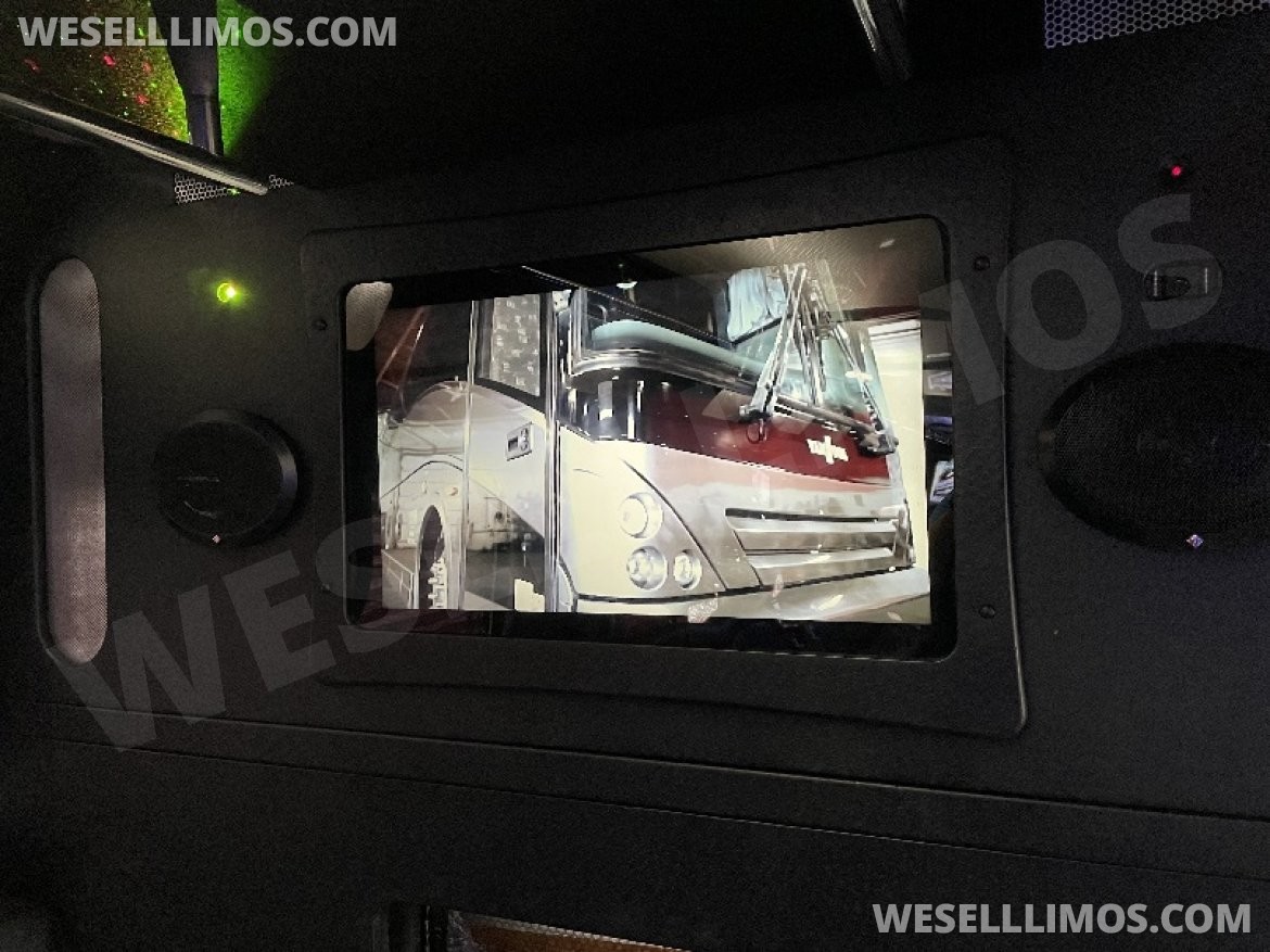 Limo Bus for Sale in Chicago, IL - Photo 11